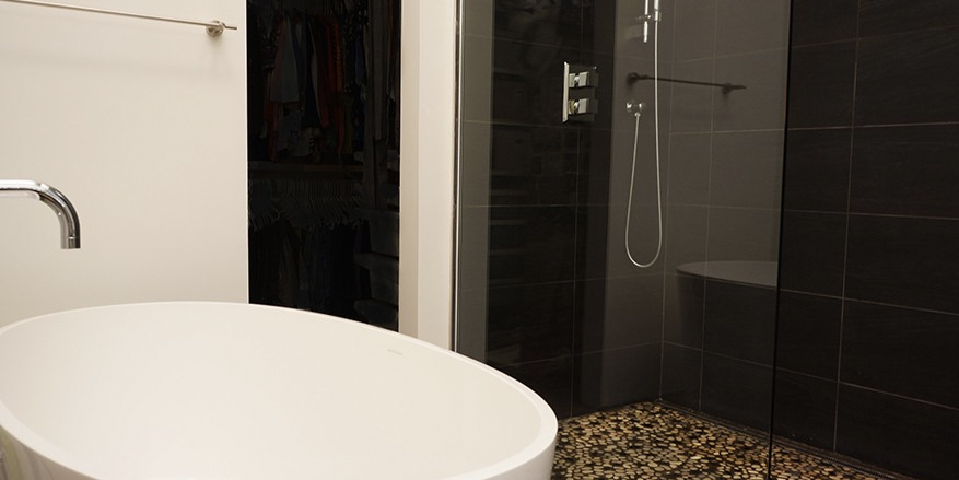 modern bathroom_separate tub