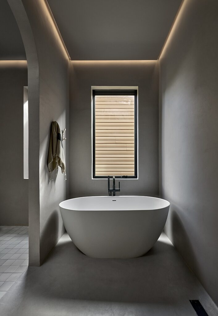 Moss Chicago Architect Crown House Primary Bath Venetian Plaster
